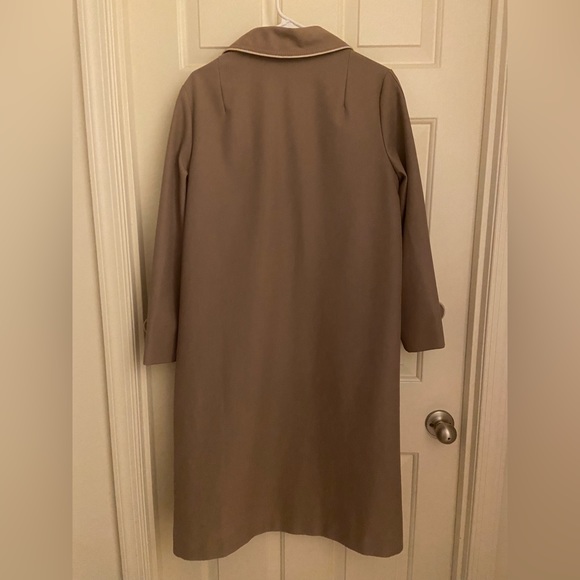 Classy Long Women’s Coat. Like new, Size 15/16 - Picture 3 of 3
